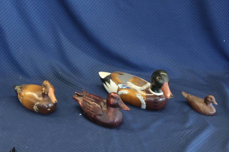 lot 371 image: Lot of (4) Handcrafted Collectible Ducks