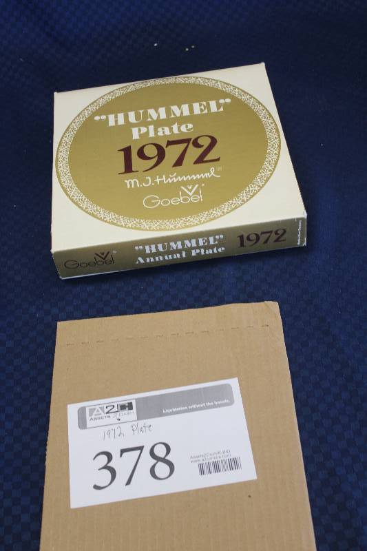 lot 378 image: M.J. Hummil 2nd Annual Plate 1972 Hand-painted Porcelain Collectible Plate