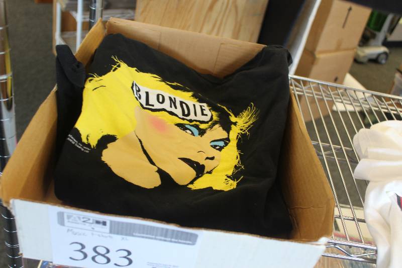 lot 383 image: Lot of XL Concert T-Shirts