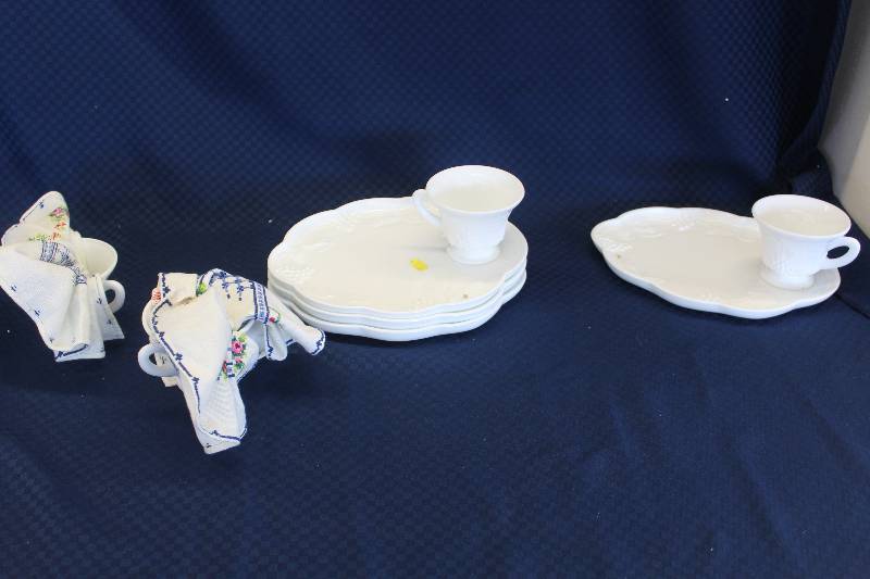 lot 384 image: Lot of (8) Milk Glass Snack Set Including 4) Serving Plates AND 4) Cups