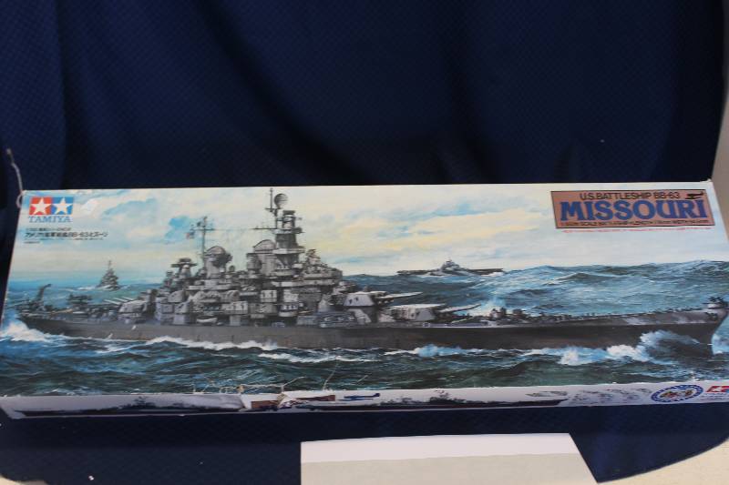 lot 388 image: Heller 1350 Tamiya U.S. Battleship BB-63 Missouri Model Ship