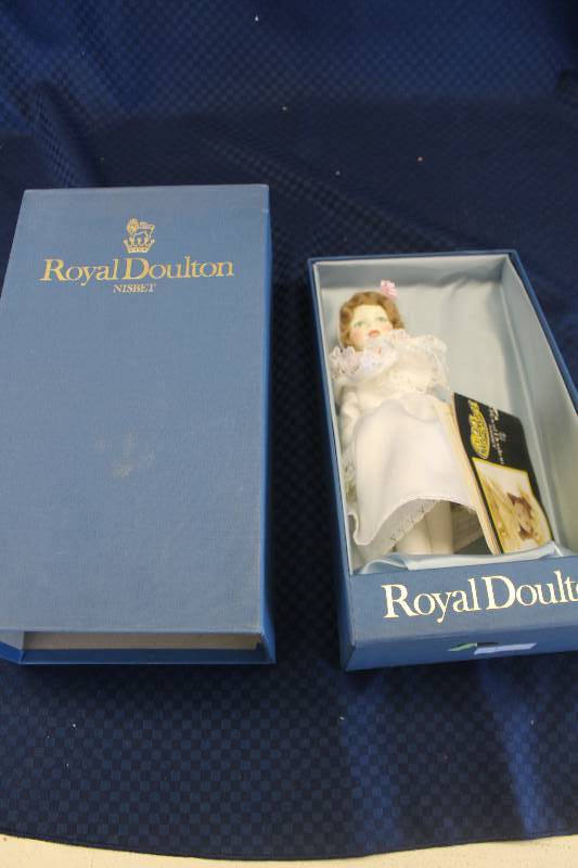 lot 1 image: Royal Doulton Kate Greenaway Collection Small Sister #26945000 Doll