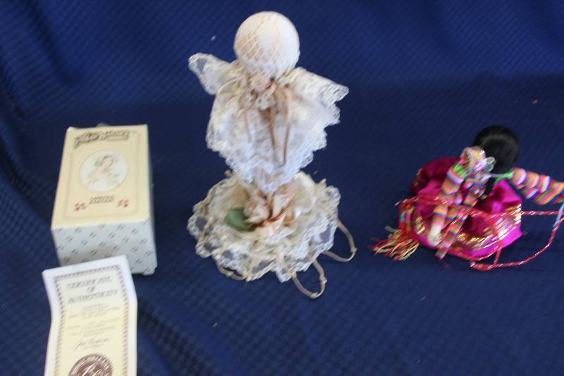 lot 405 image: Lot of (3) Dolls Jan Hagara Limited Edition Jenny And Her Bye-Lo Doll #770