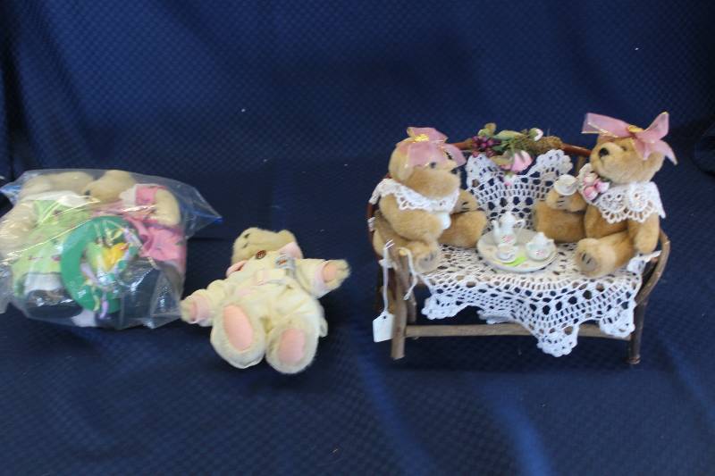 lot 408 image: Lot of (3) Collectible Holiday Bears Including 1) Bear AND 1) Bag of Bears AND 1) Bear Tea Time