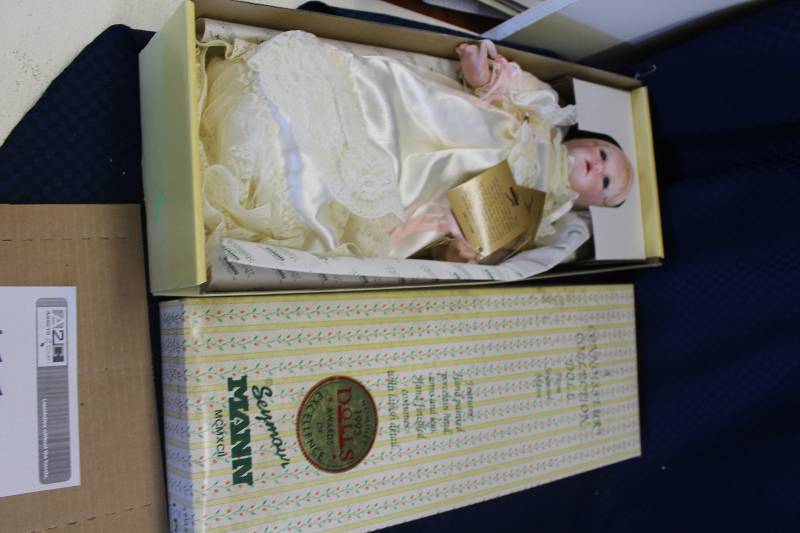 lot 411 image: A Connoisseur Collection Doll From Seymour Mann