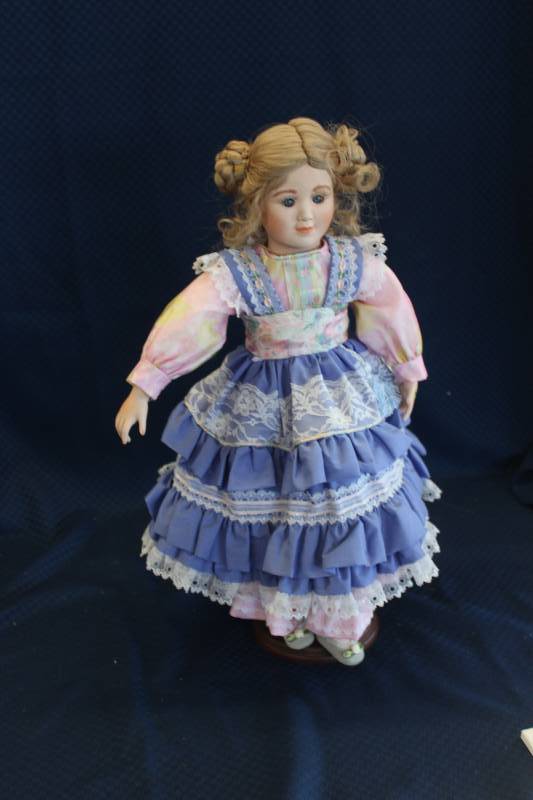 lot 425 image: Porcelain Doll Maritza