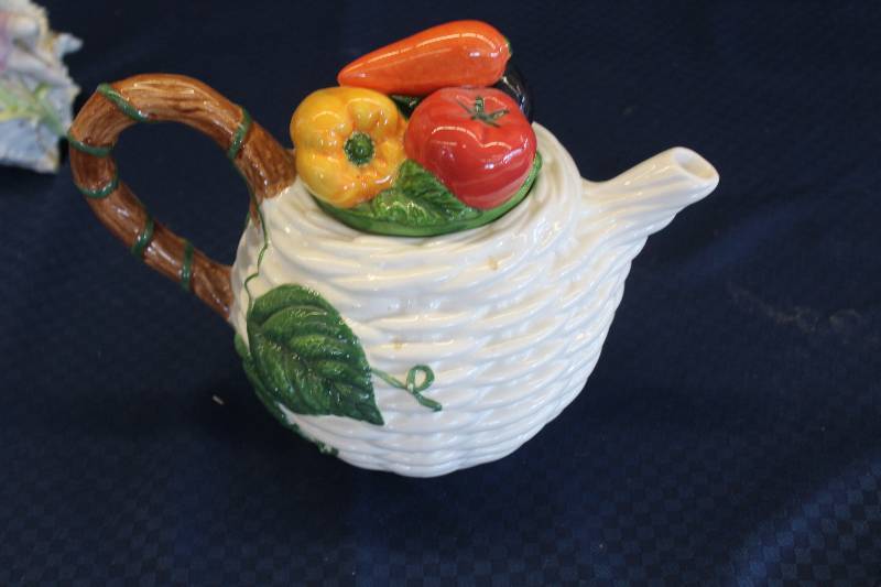 lot 431 image: Fritz & Floyd Ceramic Pot