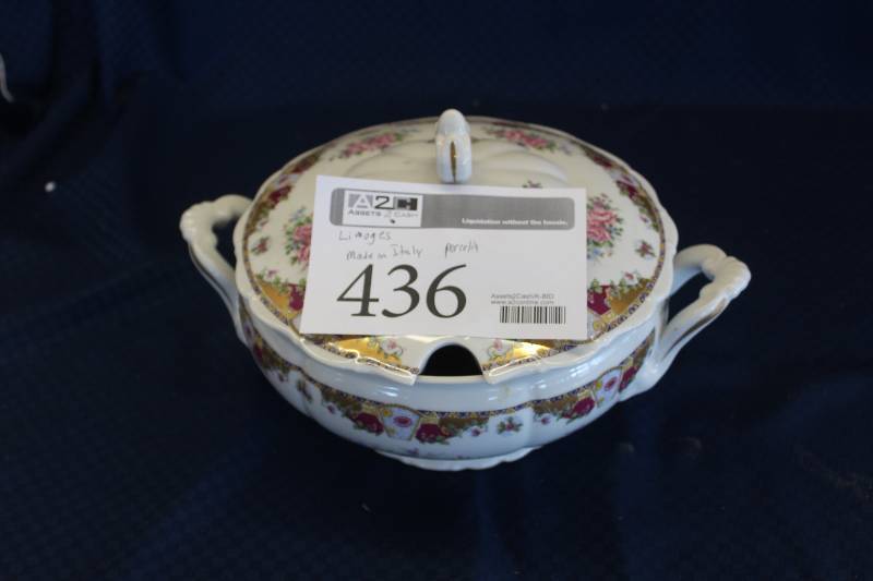lot 436 image: French Porcelain Limoges Soup Tureen