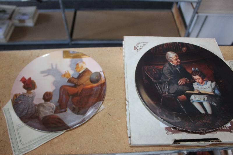 lot 451 image: Lot of (2) Norman Rockwell Ceramic Collectible Plates Including 1) #9063E The Shadow Artist AND 1) #12594B The Young Scholar