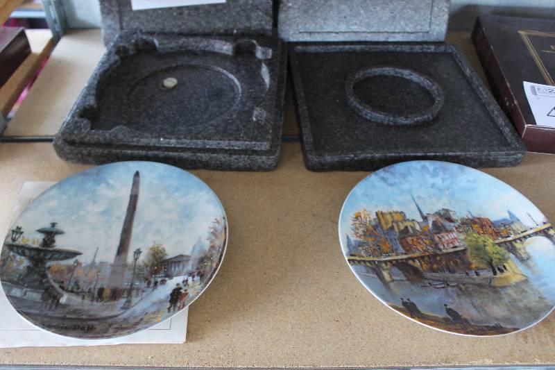 lot 465 image: Lot of (2) Henri dArceau & Fils Ceramic Collectible Plates Including 1) #EJ902 La Place de la Concorde AND 1) #BN862 La Pointe Du Vert Galant Et Re Pont Neuf