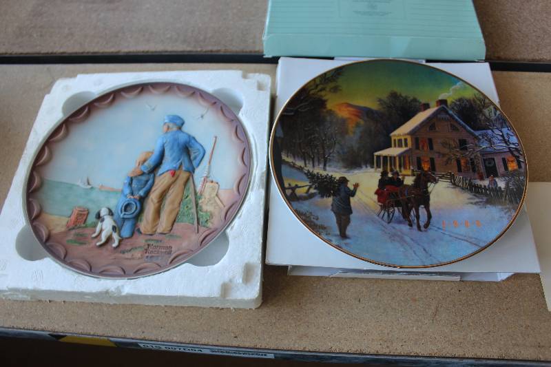 lot 464 image: Lot of (2) Ceramic Collectible Plates Including 1) Norman Rockwell #2017 Looking Out To Sea AND 1) Avon Trimmed In 22K Gold 1988 Home For The Holidays