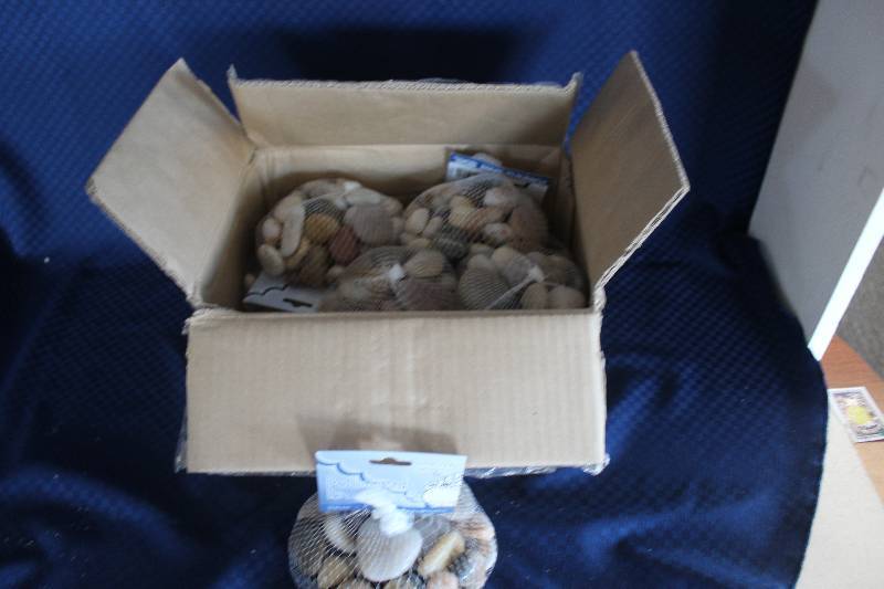 lot 479 image: Box Lot of Polished River Rock