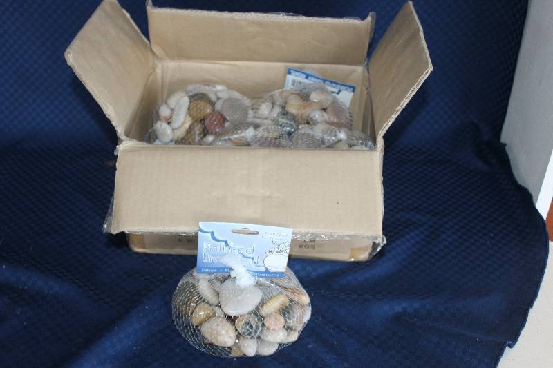 lot 482 image: Box Lot of Polished River Rock