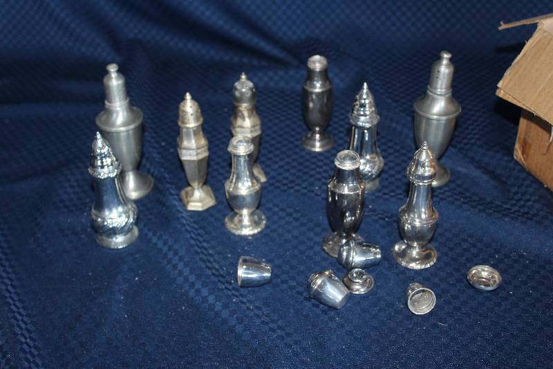 lot 495 image: Lot of Pewter Salt & Pepper Shakers