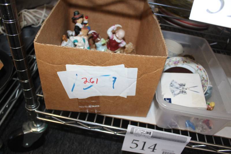 lot 514 image: Half Shelf Lot Of Ceramic Figurines