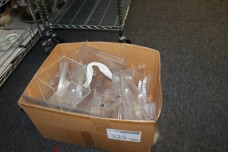 lot 525 image: Box Lot of Plastic Displays