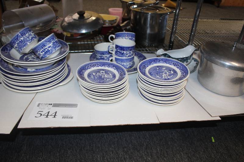 lot 544 image: Shelf Lot of Royal Blue Willow China