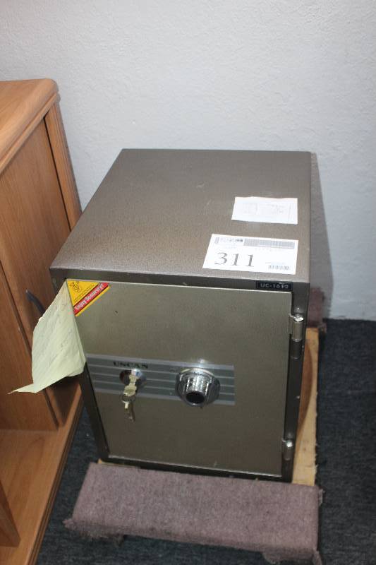 lot 311 image: USCAN Combination And Key Locking Safe w Key and Combination