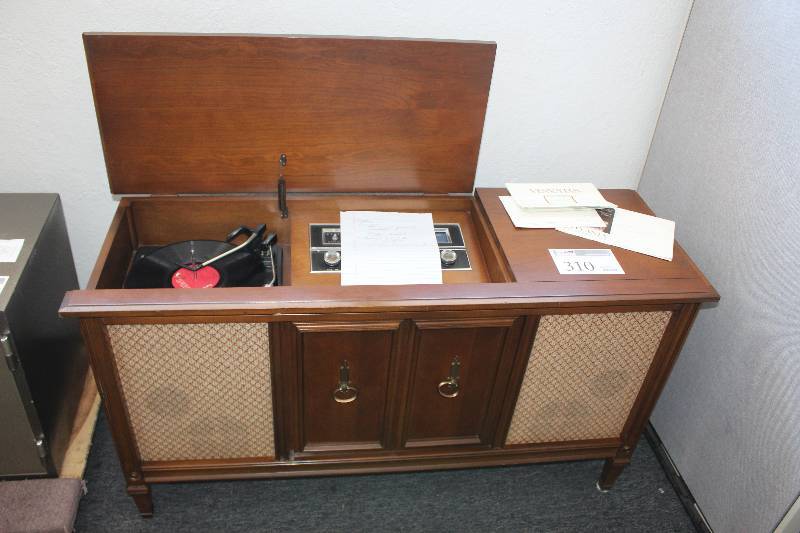 lot 310 image: Wood Cabinet Sylvania AMFM StereoGerard Phonograph Console