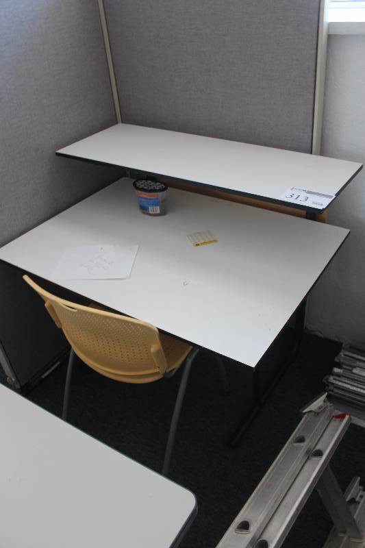 lot 313 image: ArtistComputer Desk