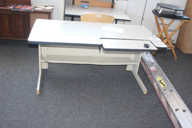 lot 314 image: Workstation Computer Desk w Adjustable Keyboard