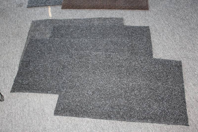lot 559 image: Lot of (4) IndoorOutdoor Floor Mats