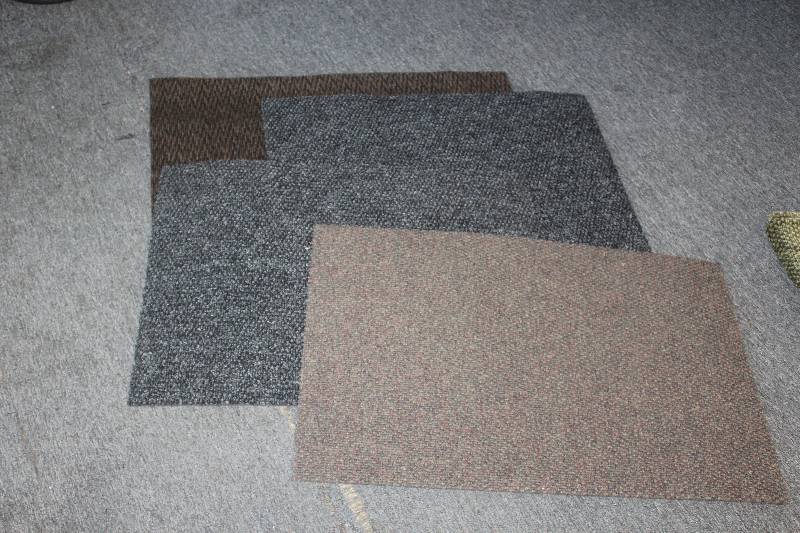 lot 560 image: Lot of (4) IndoorOutdoor Floor Mats