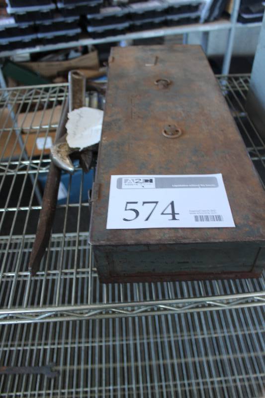 lot 574 image: Vintage Snap-On Toolbox w High Impact Tools