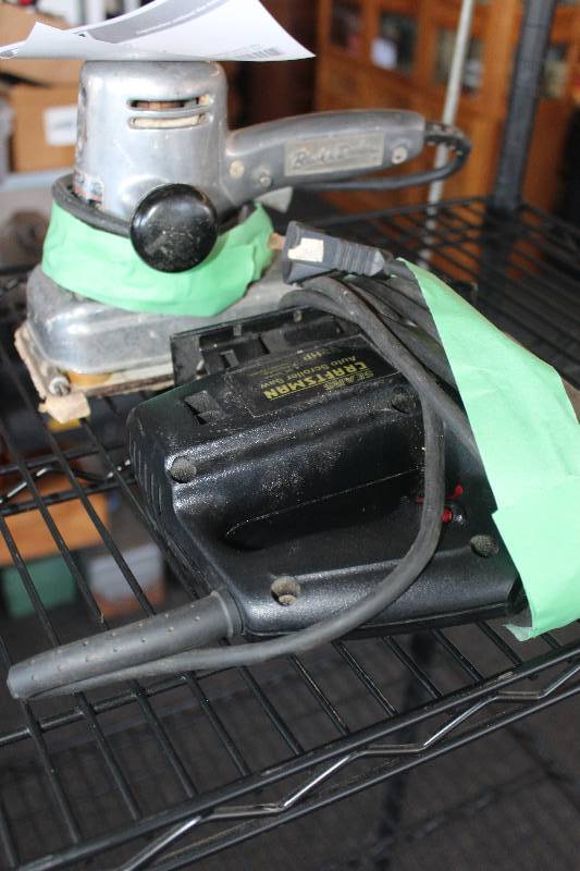 lot 586 image: Lot of (2) Power Tools Including 1) Auto Scroller Saw AND 1) Black & Decker Sander