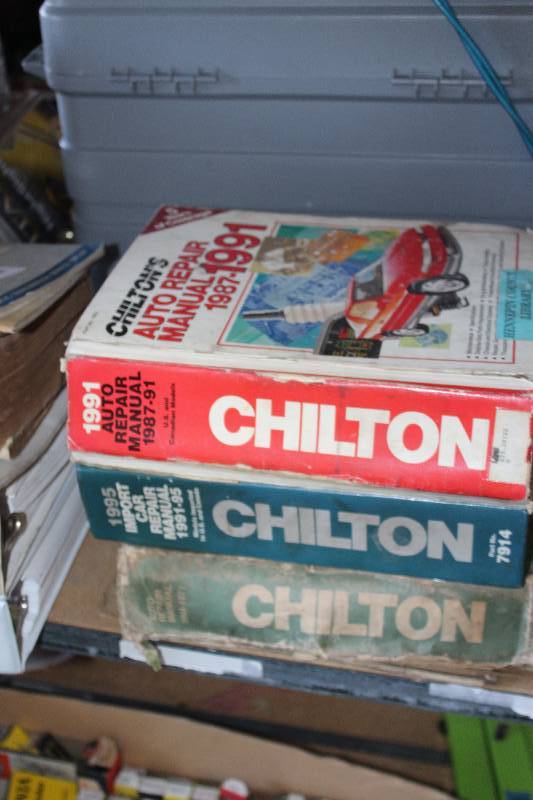 lot 592 image: Lot of (3) Vintage Automotive Manuals