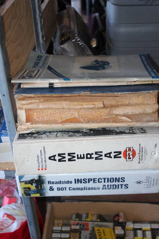 lot 595 image: Lot of (6) Vintage Automotive Manuals