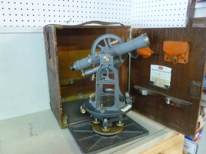 lot 7 image: Vintage Surveyors Transit