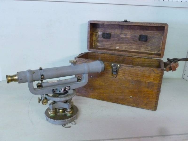 lot 8 image: Vintage Surveyors Transit