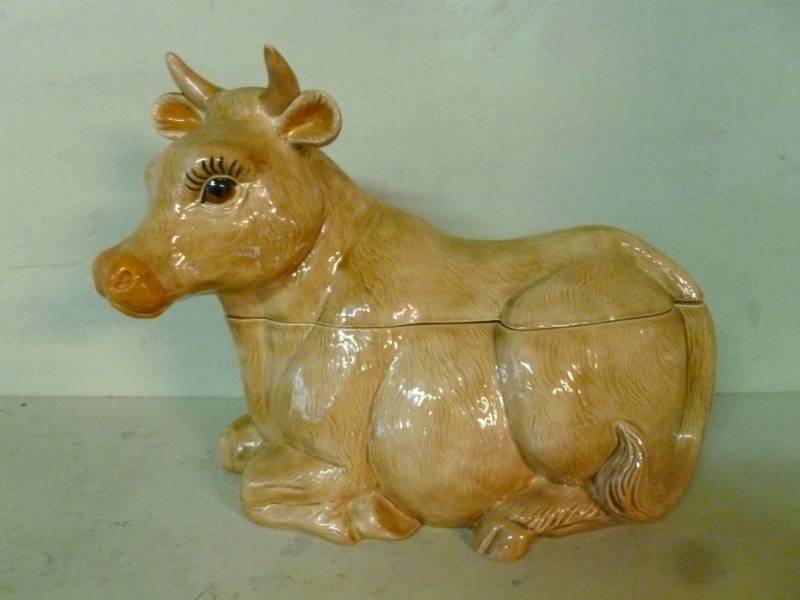 lot 12 image: Cow Cookie Jar