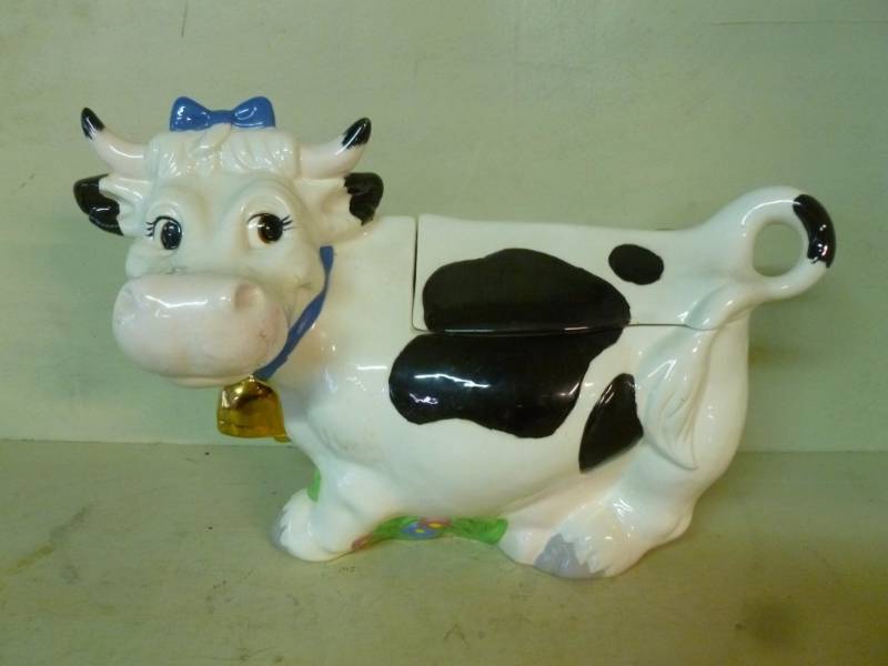 lot 13 image: Cow Cookie Jar