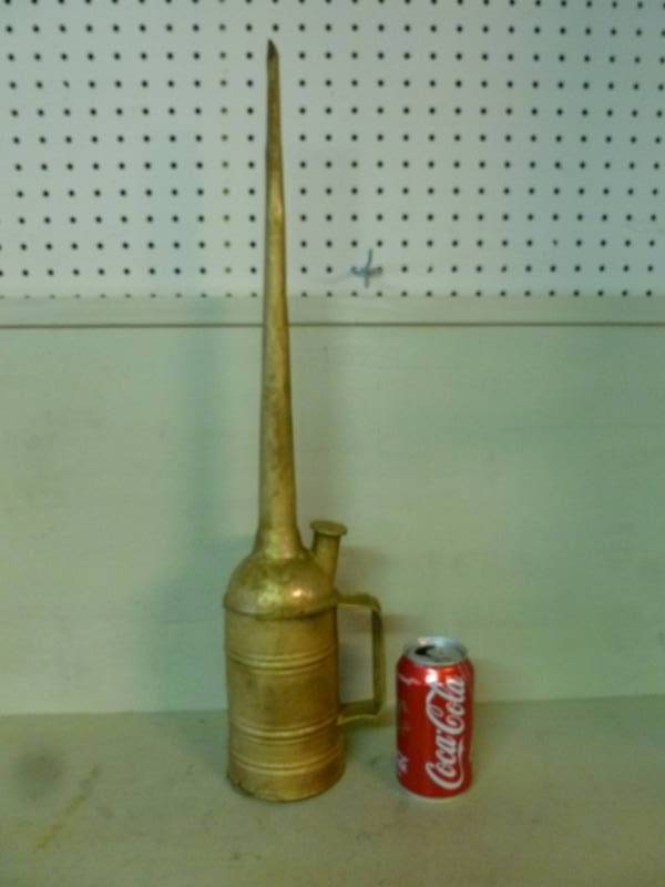 lot 21 image: Vintage Railroad Oil Can