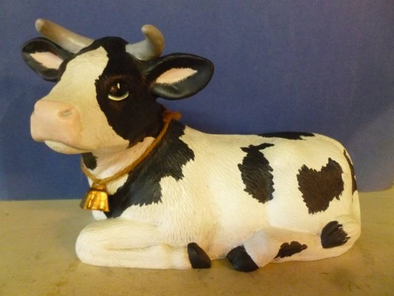lot 25 image: Cow Decoration