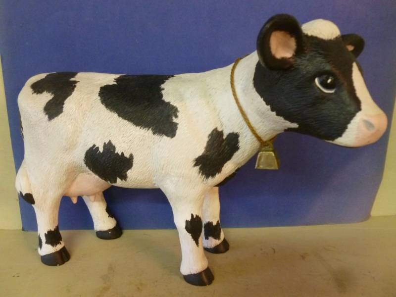 lot 26 image: Cow Decoration