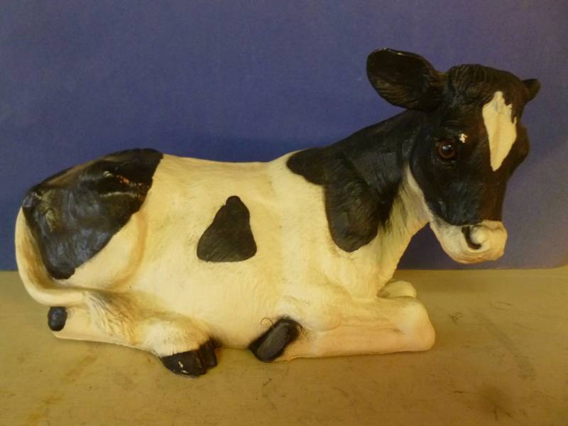 lot 28 image: Cow Decoration