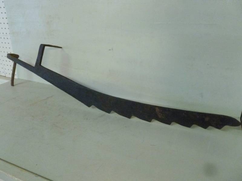 lot 33 image: Antique Hay Knife