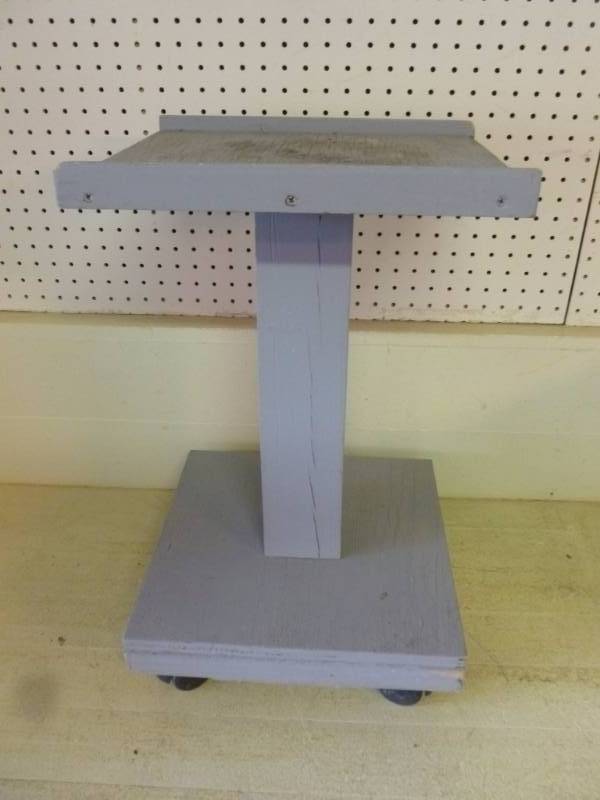 lot 36 image: Plant Stand