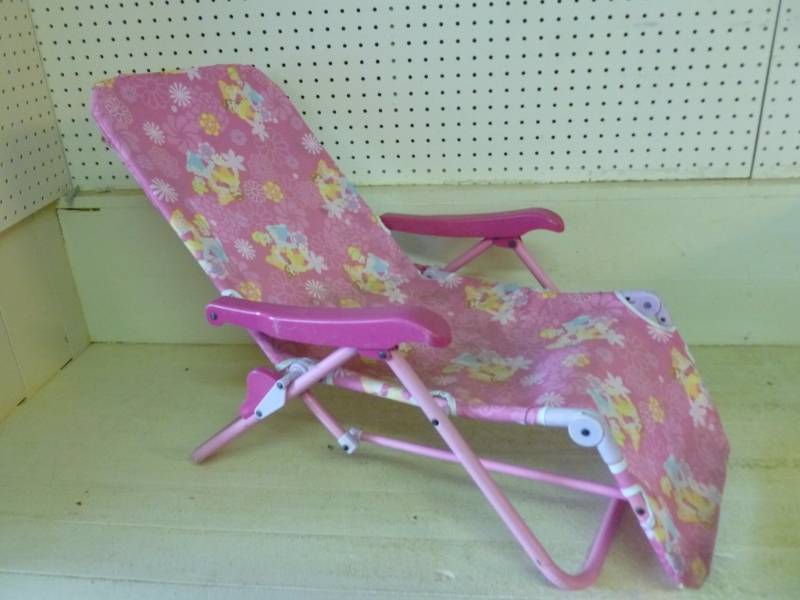lot 38 image: Disney Kids Chair