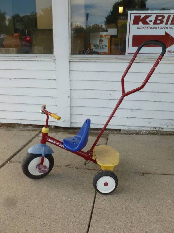 lot 39 image: Radio Flyer Trike