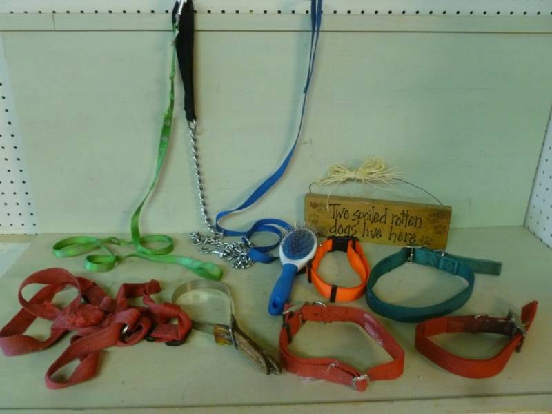 lot 50 image: Dog Items