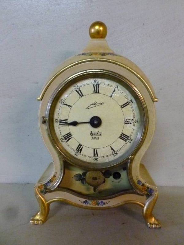 lot 53 image: Vintage Clock