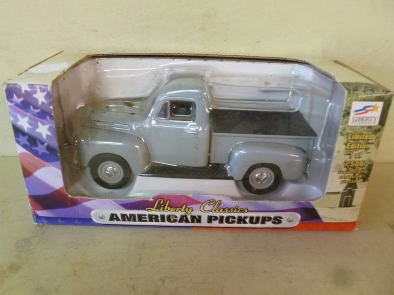 lot 60 image: Die Cast Metal Truck