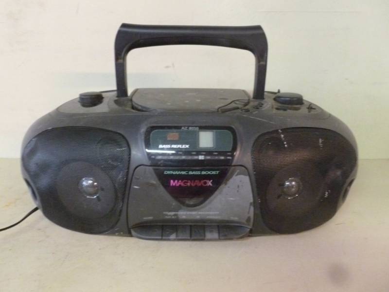 lot 93 image: Shelf Radio