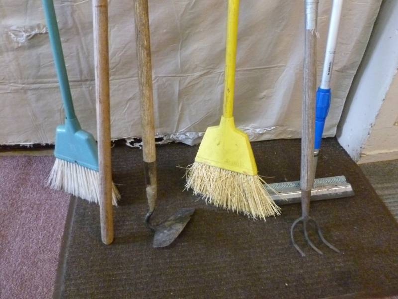 lot 119 image: Garden Tools