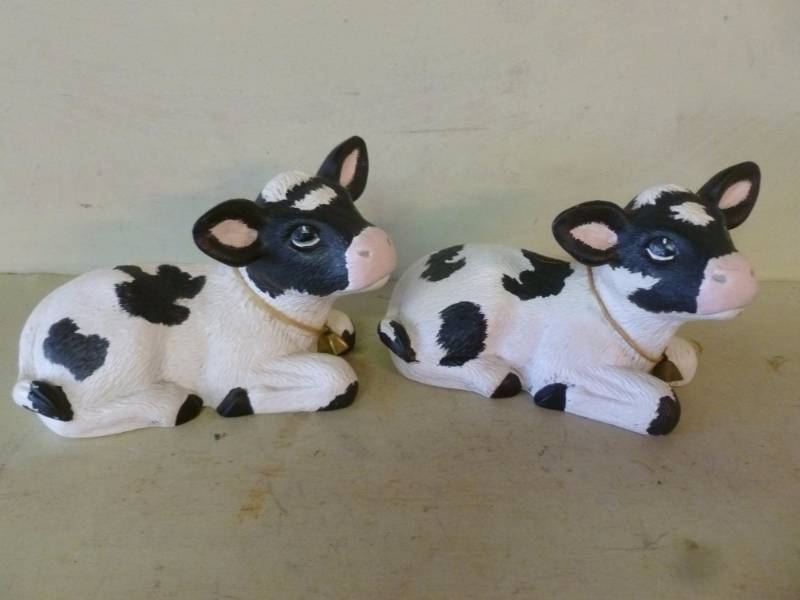 lot 120 image: Cow Decorations
