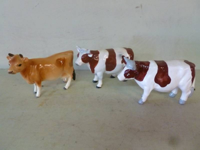lot 122 image: Cow Decorations